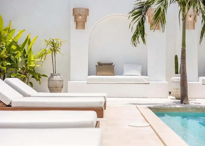 Chic All-white With Pool And Fire Pit *