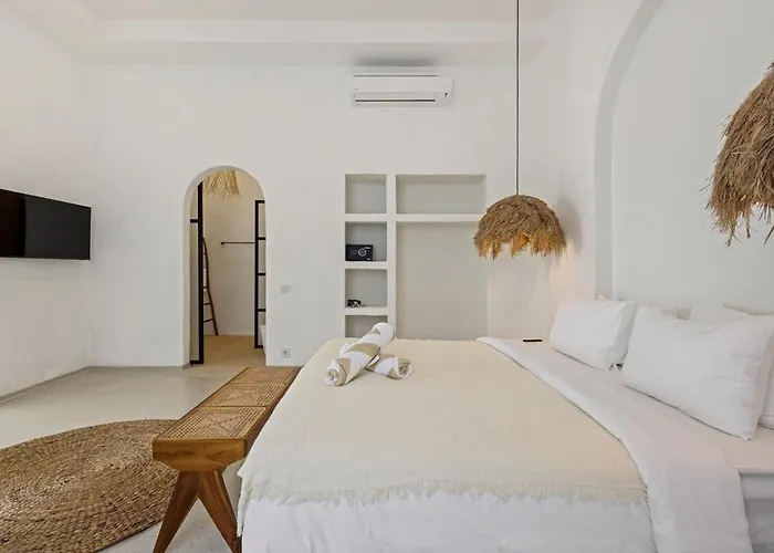 Chic All-white With Pool And Fire Pit Jimbaran