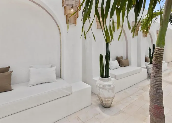 Chic All-white With Pool And Fire Pit Villa Jimbaran