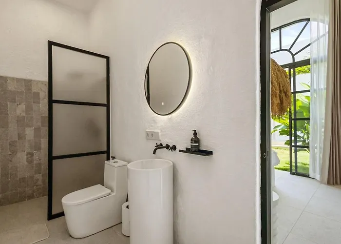 Chic All-white With Pool And Fire Pit Villa Jimbaran