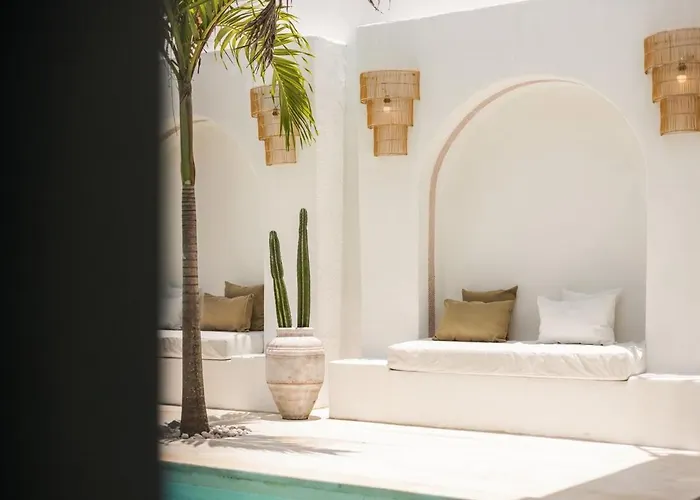Chic All-white With Pool And Fire Pit *
