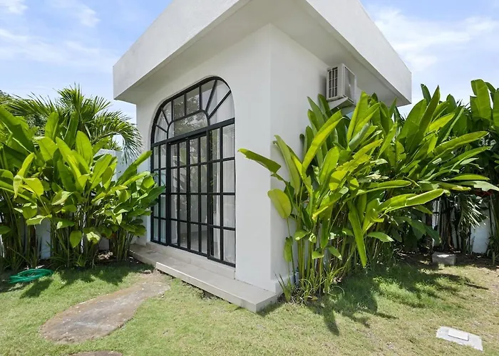 Chic All-white With Pool And Fire Pit Jimbaran