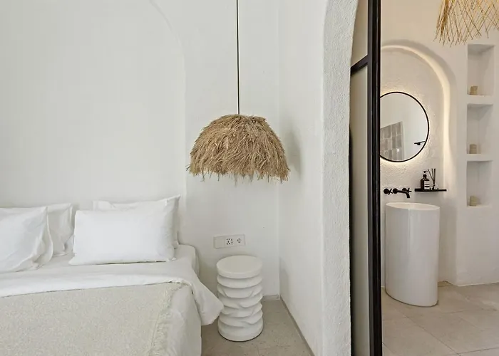 Chic All-white With Pool And Fire Pit Jimbaran