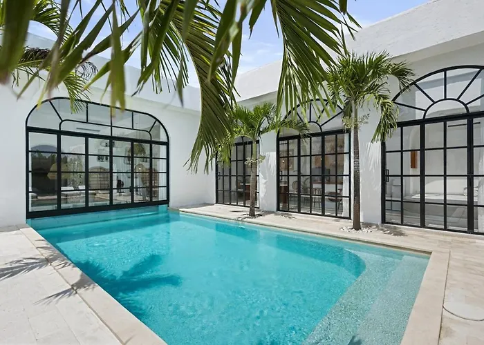 Chic All-white With Pool And Fire Pit Villa Jimbaran