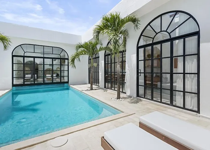 Chic All-white With Pool And Fire Pit *