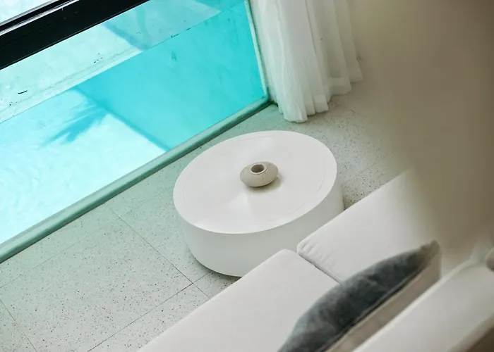 Chic All-white With Pool And Fire Pit Jimbaran
