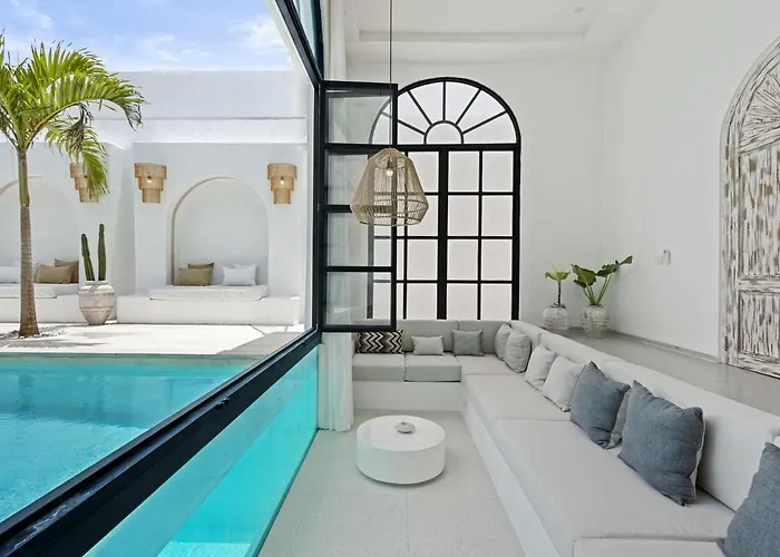Chic All-white With Pool And Fire Pit *